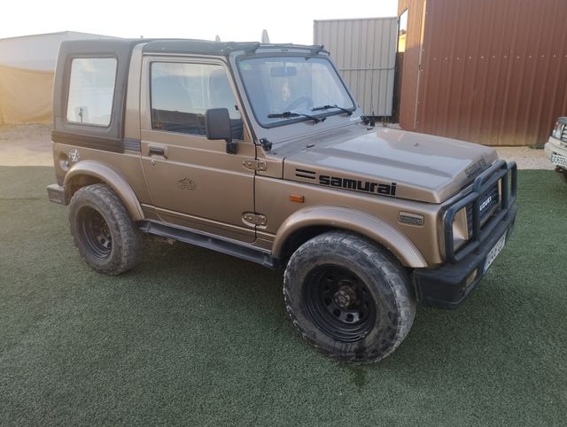 Suzuki Samurai 