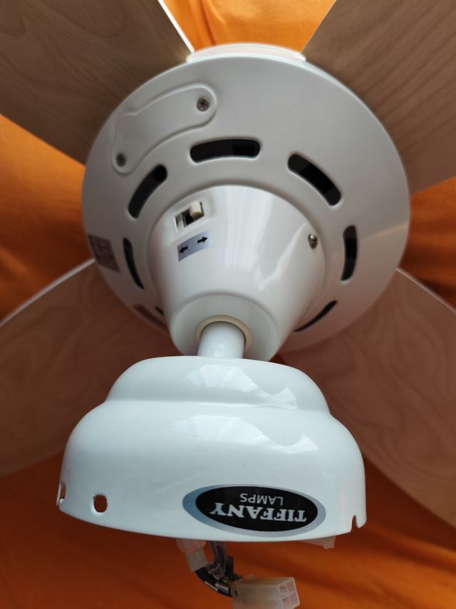 Ventilador techo blanco-madera con luz y mando 
