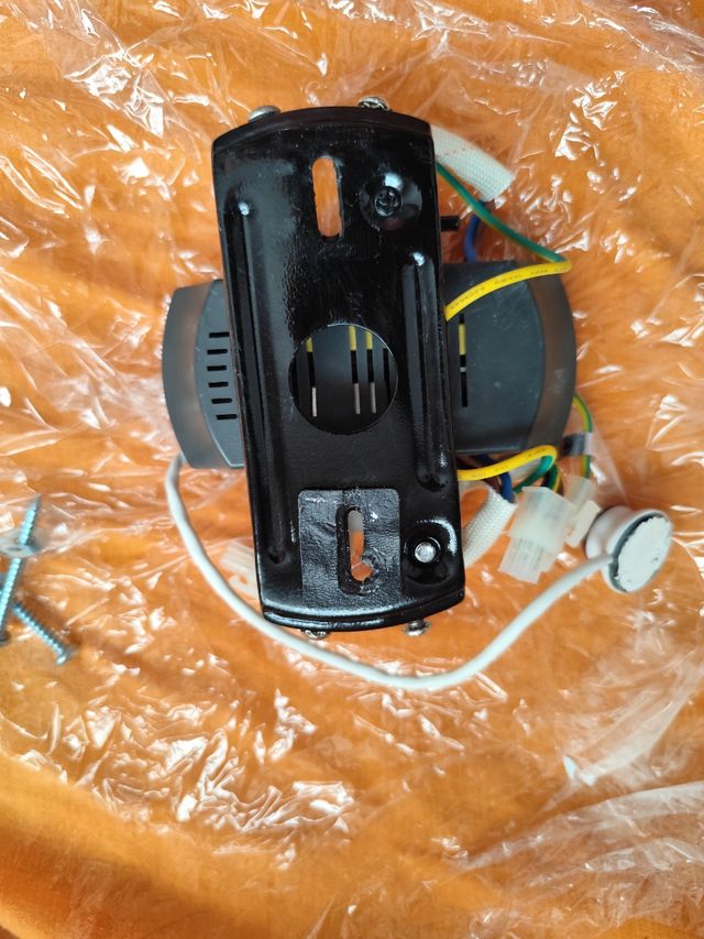 Ventilador techo blanco-madera con luz y mando 