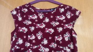 Vestido floral granate