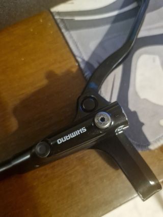 Freno Shimano MT200 delantero