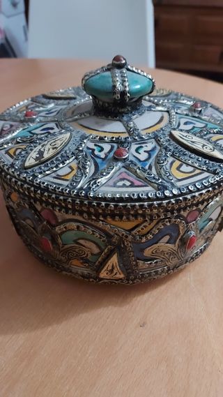 Caja cerámica antigua multicolor