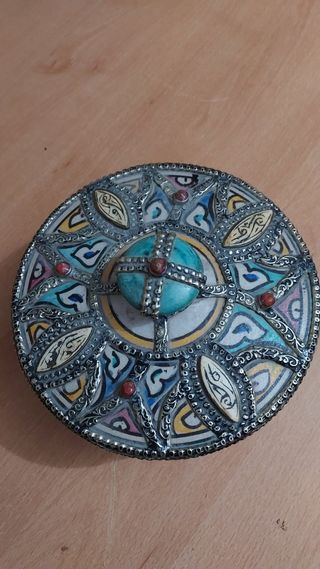 Caja cerámica antigua multicolor