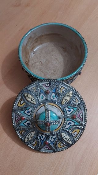 Caja cerámica antigua multicolor