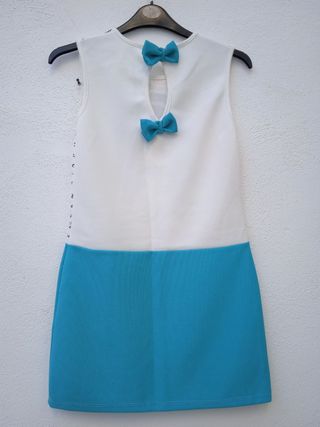 Vestido niña espalda detalle lazos. Talla: 14 años