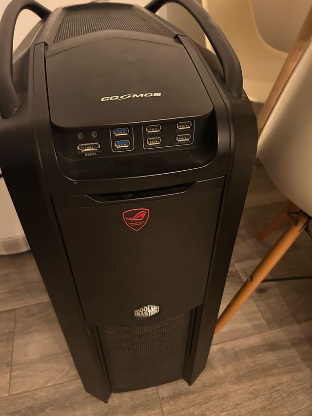 Gabinete Cosmos II Cooler Master