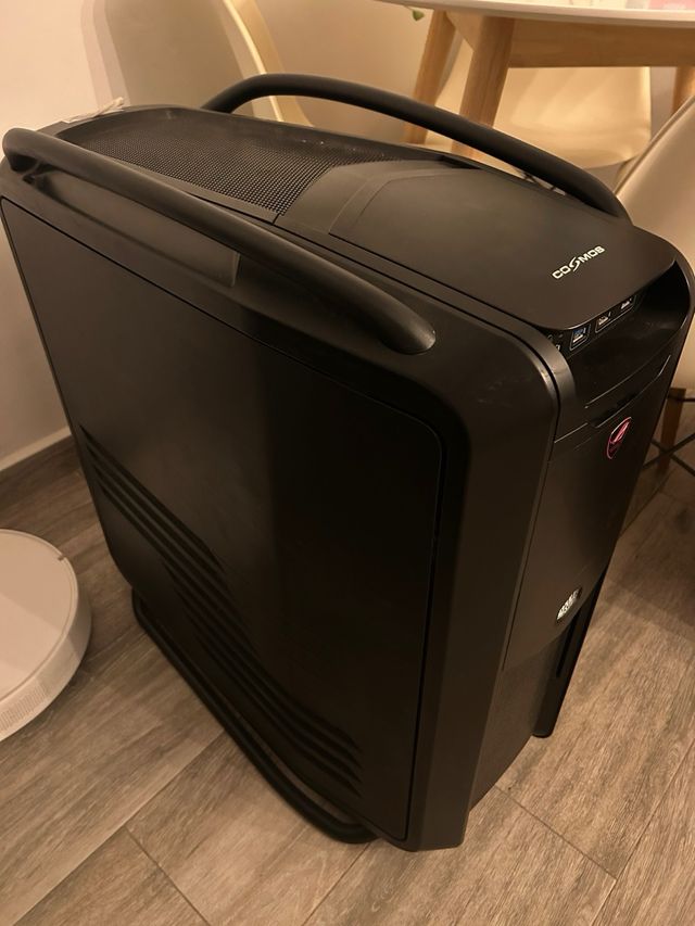 Gabinete Cosmos II Cooler Master