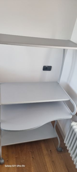 Scrivania PC grigia - 4 ripiani