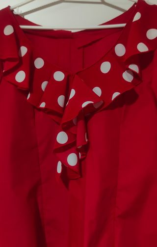 Camisa flamenca lunares roja.