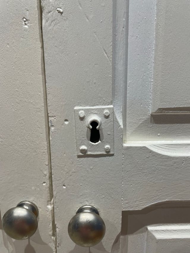 Armario antiguo 2 puertas macizas