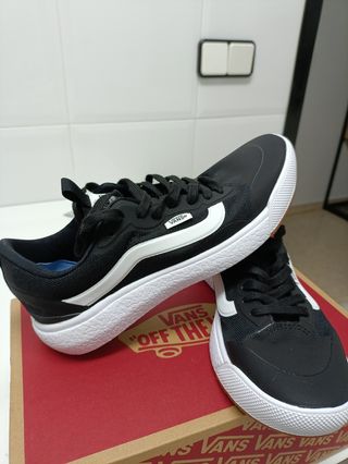 Vans Ultrarange negras mujer