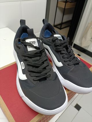 Vans Ultrarange negras mujer