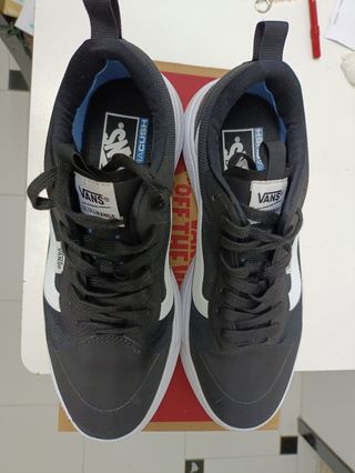 Vans Ultrarange negras mujer