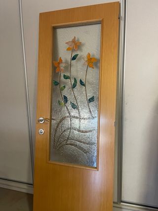 Puerta madera haya con vidriera floral