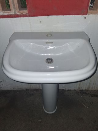 Lavabo pedestal blanco Roca.