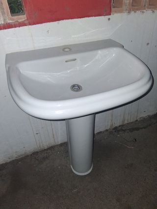 Lavabo pedestal blanco Roca.