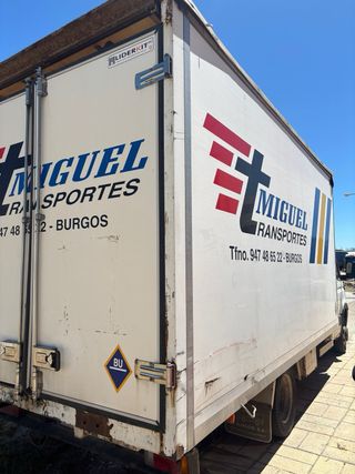 Furgoneta Iveco 
