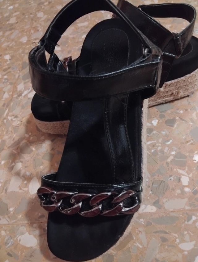 Sandalias cuña negras plataforma
