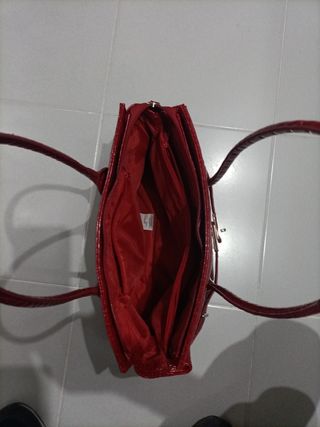Bolso rojo efecto cocodrilo