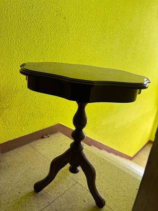 Mesita madera antigua