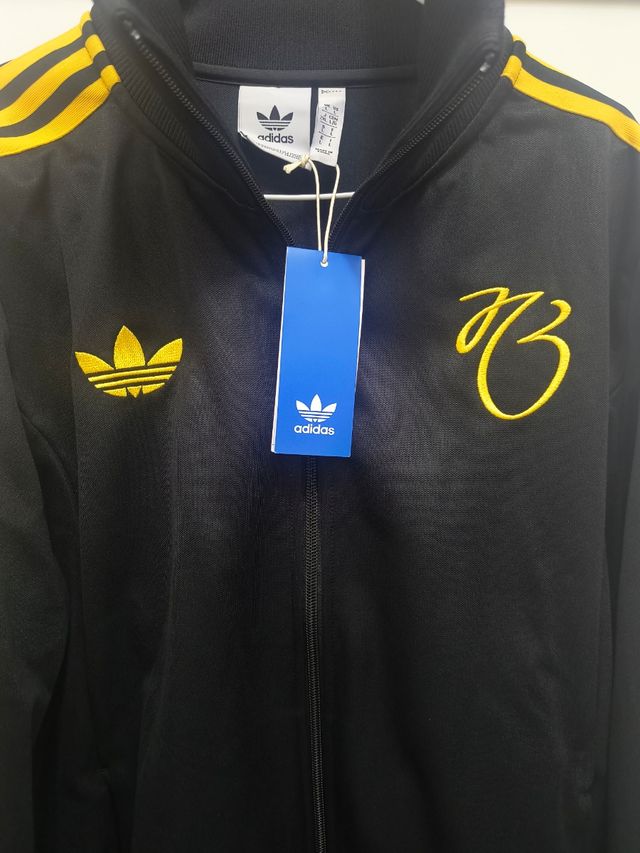 Chaqueta Adidas Beckenbauer negra y dorada