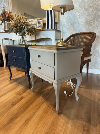 Mesita de noche madera maciza restaurada 
