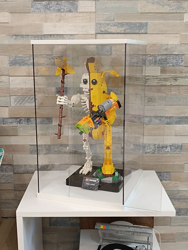 LEGO Peely Bone - Vitrina Acrílica