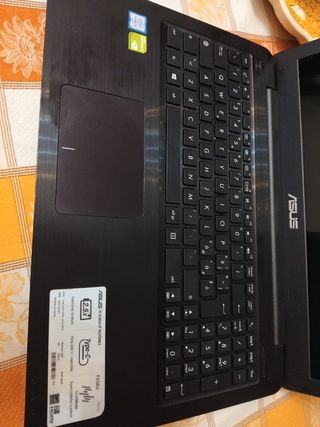 Notebook Asus F556U nero