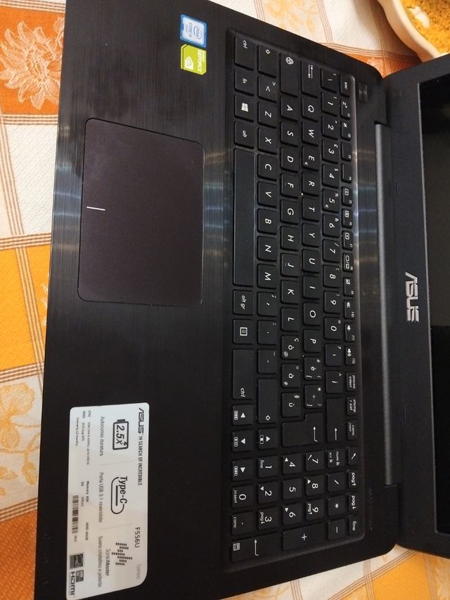 Notebook Asus F556U nero