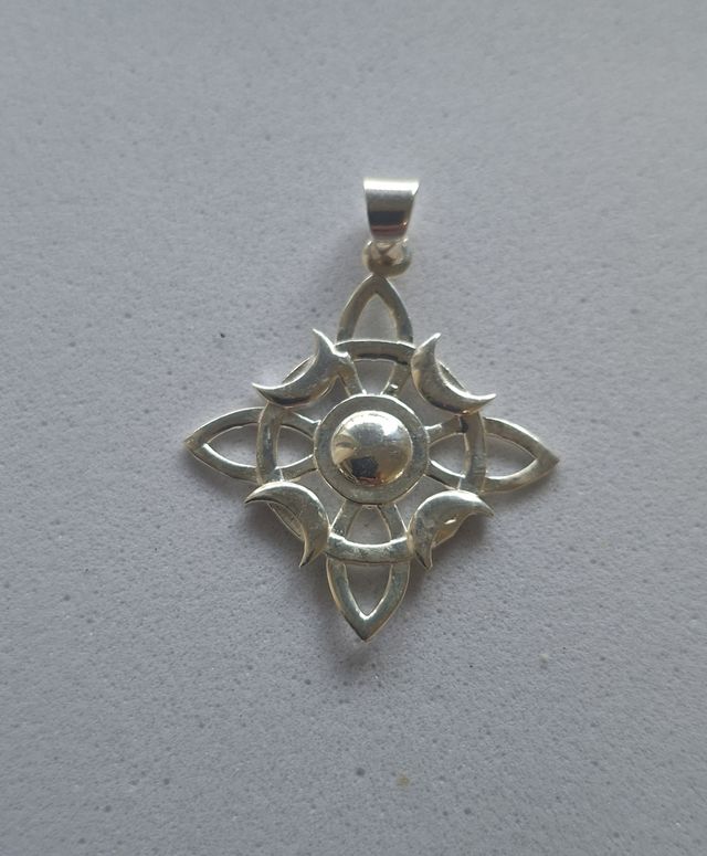 51657 Colgante Nudo de Brujas Lunas 35 mm