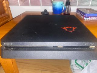 PS4 (PlayStation 4) negra