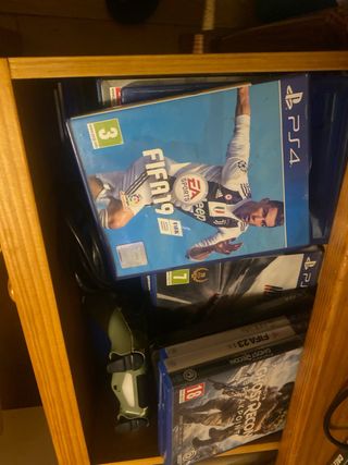 PS4 (PlayStation 4) negra