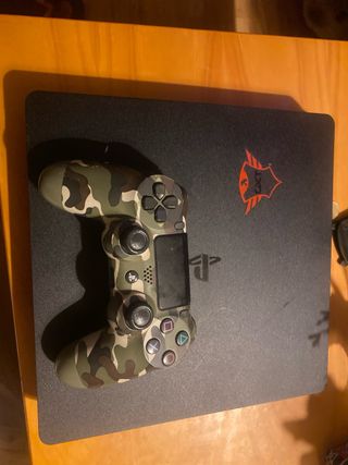 PS4 (PlayStation 4) negra