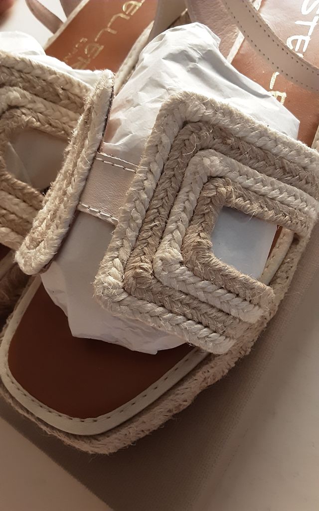 Sandali nuovi Casteller beige n.41