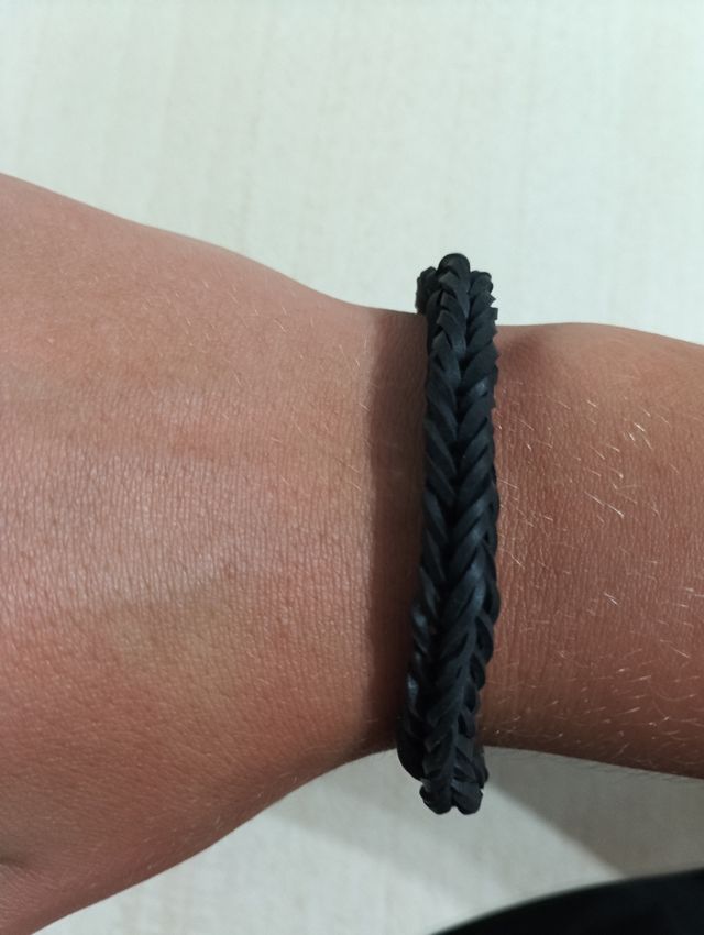 Pulsera de gomas negra