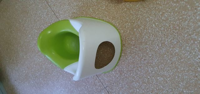 Orinal infantil verde y blanco