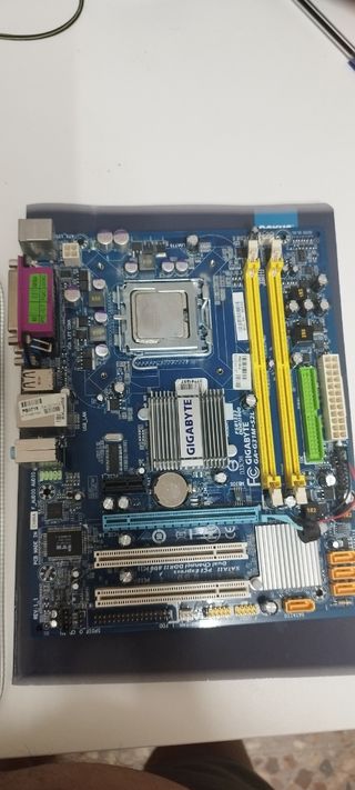 Placa base Gigabyte - PC
