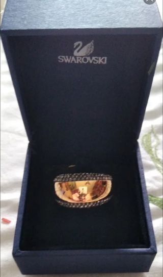 Anillo Swarovski negro y dorado