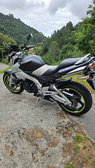 Suzuki GSR 600
