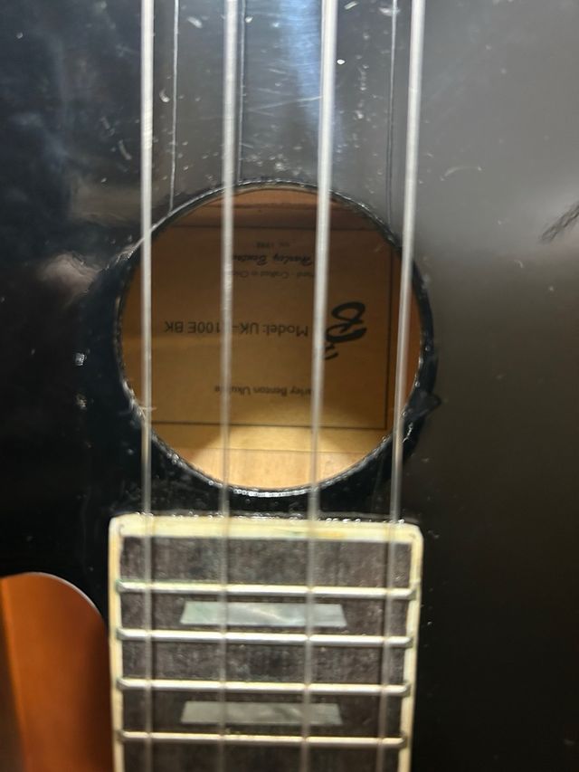 Ukelele Soprano Harley Benton UK L100E + funda