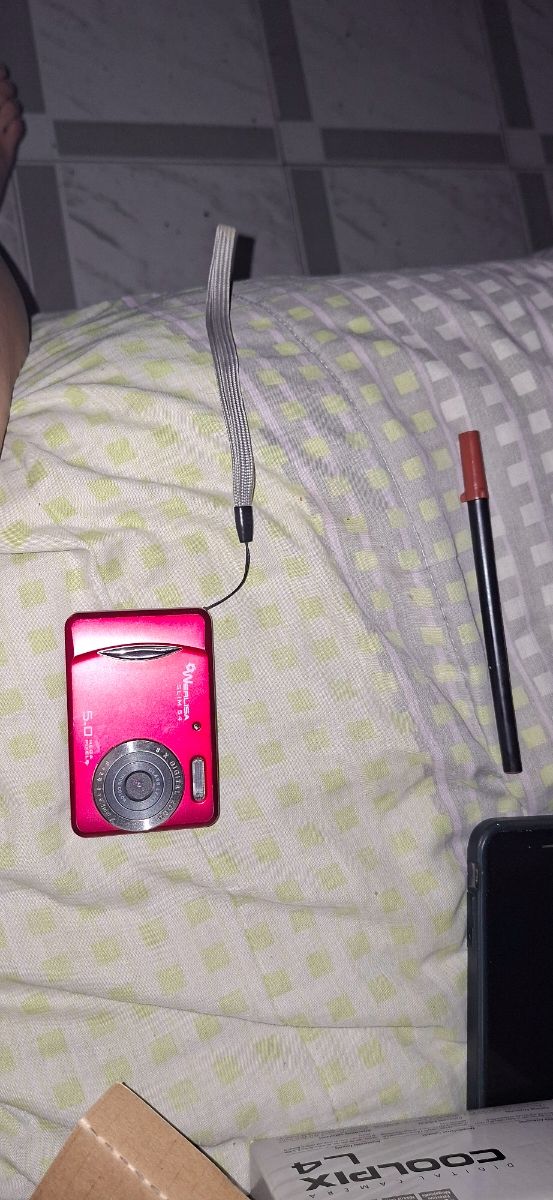 Cámara digital Werlisa Slim 54 roja