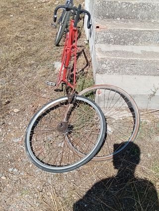 Bicicleta carretera antigua a restaurar