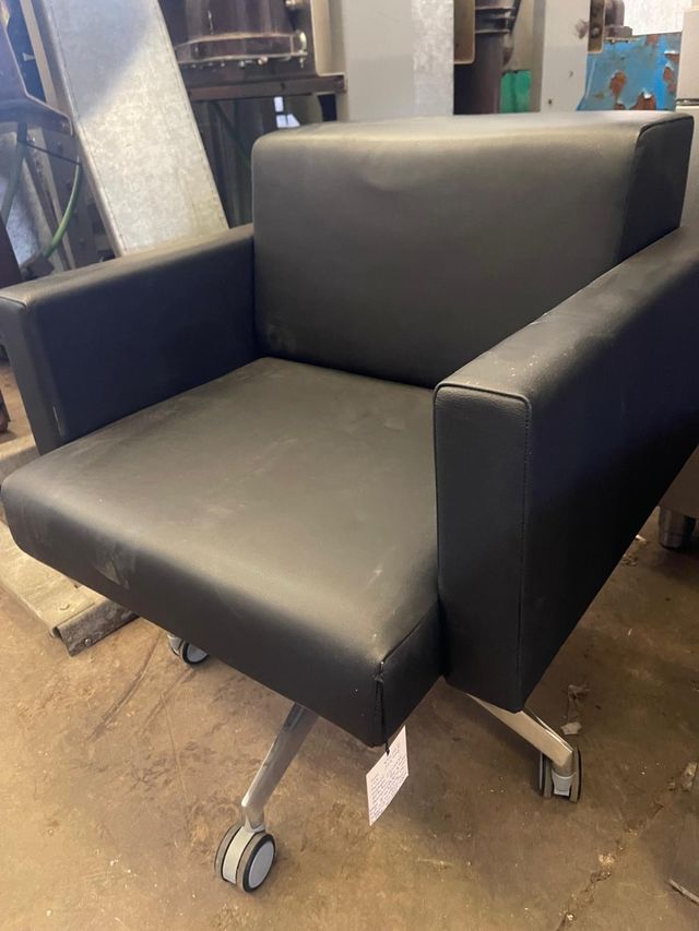 Butaca giratoria negra - Oficina