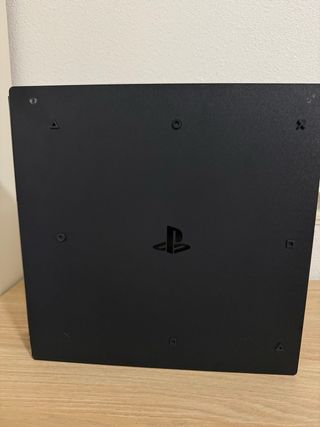 PS4 Pro 1TB + 2 mandos