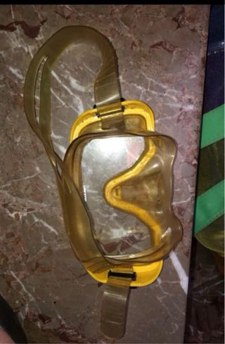 Maschera subacquea gialla