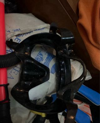 Maschera subacquea gialla