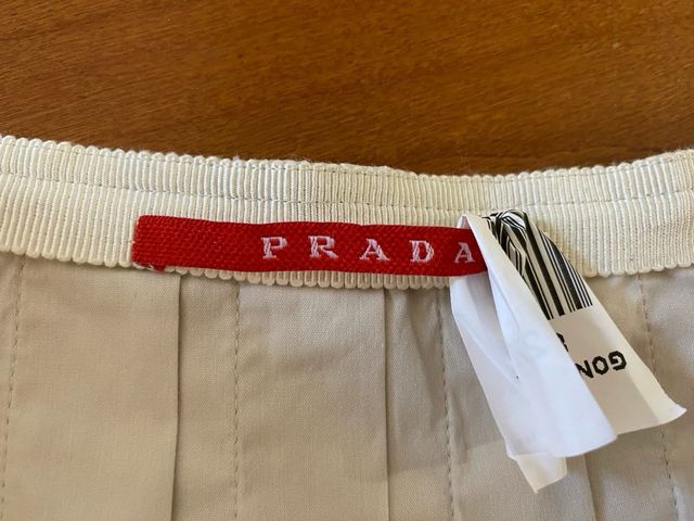 Gonna Prada beige a pieghe