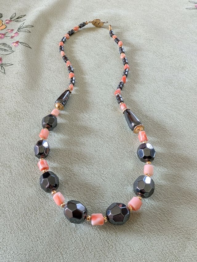 Collana vintage corallo-grigio