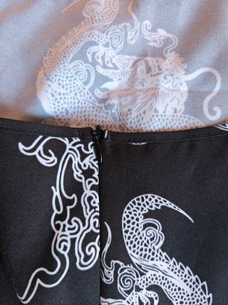 Vestido corto dragones blanco y negro