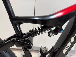 BH AtomX Carbon tope de gama